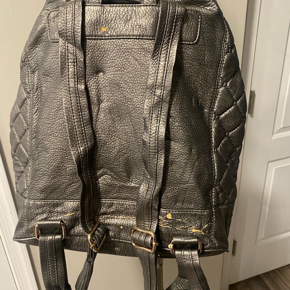 LUXE grey quilted drawstring bucket back pack - Picture 1 of 6